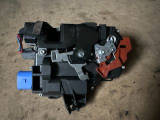 bontott SKODA ROOMSTER Bal első Ajtózár