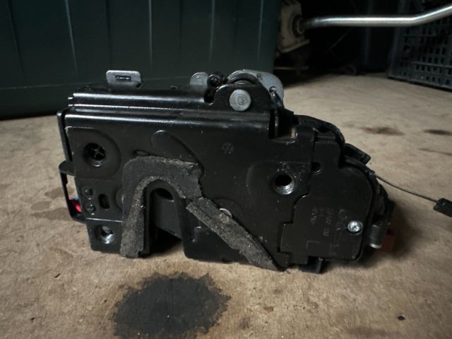 bontott SKODA ROOMSTER Bal első Ajtózár