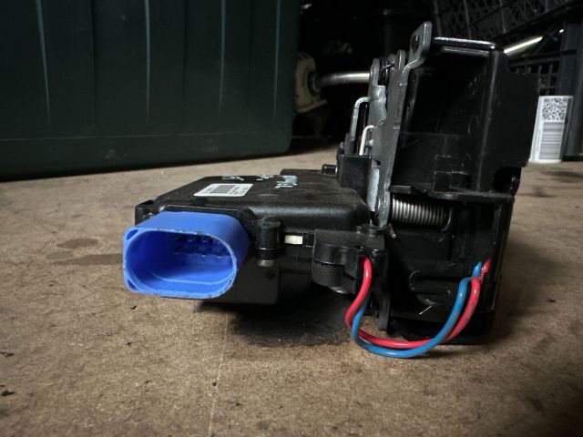 bontott SKODA ROOMSTER Bal első Ajtózár