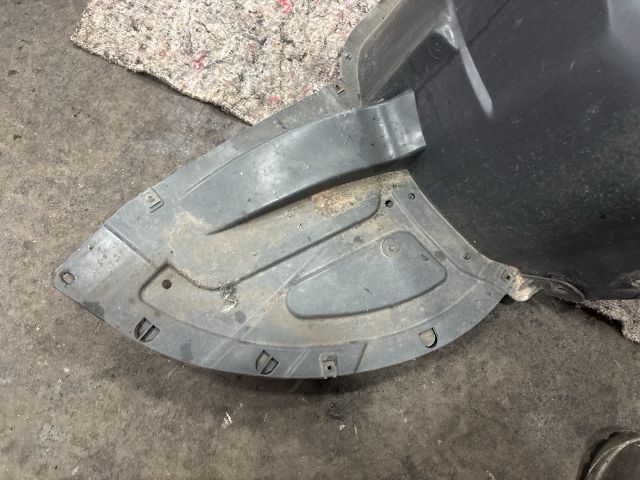 bontott SKODA ROOMSTER Bal első Dobbetét (Kerékjárati, Műanyag)