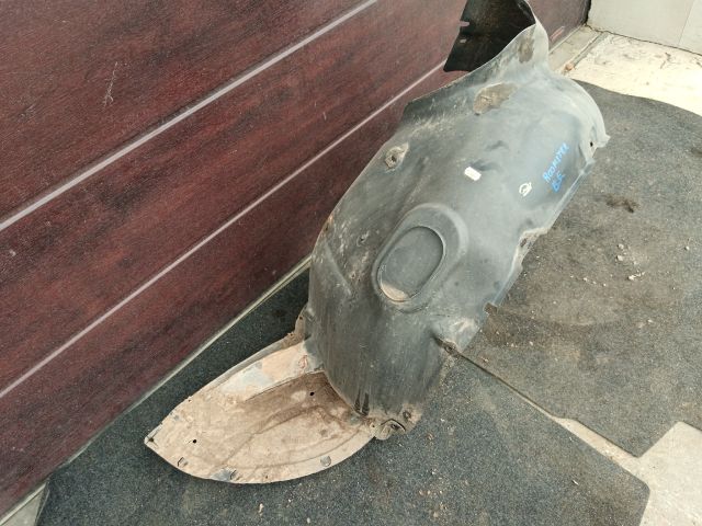 bontott SKODA ROOMSTER Bal első Dobbetét (Kerékjárati, Műanyag)