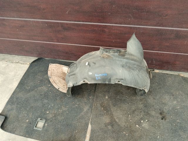 bontott SKODA ROOMSTER Bal első Dobbetét (Kerékjárati, Műanyag)