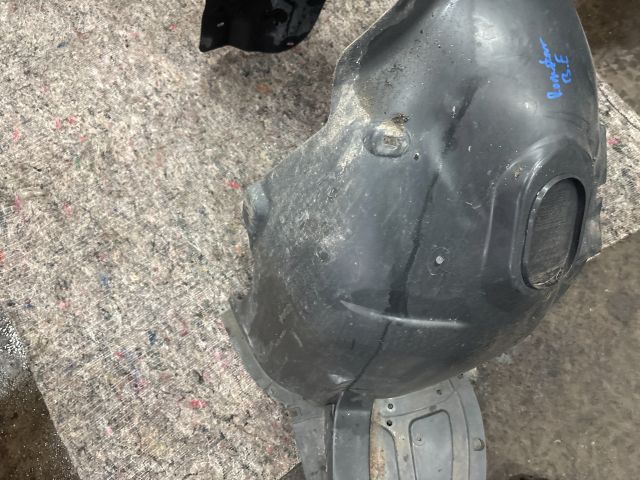 bontott SKODA ROOMSTER Bal első Dobbetét (Kerékjárati, Műanyag)