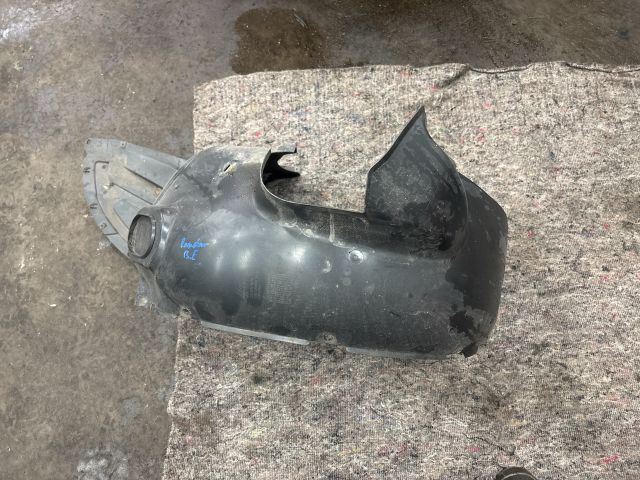 bontott SKODA ROOMSTER Bal első Dobbetét (Kerékjárati, Műanyag)