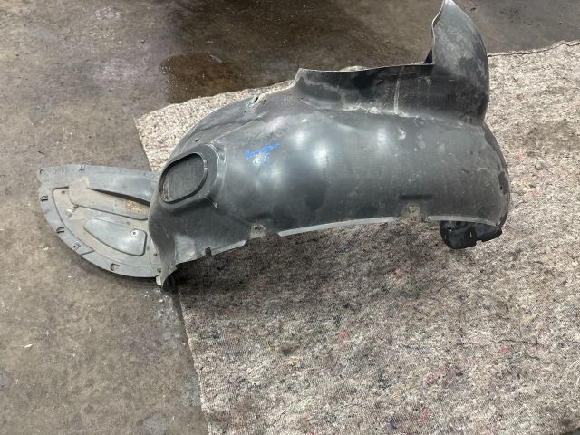 bontott SKODA ROOMSTER Bal első Dobbetét (Kerékjárati, Műanyag)