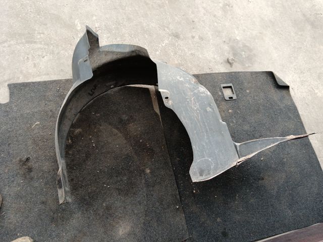 bontott SKODA ROOMSTER Bal első Dobbetét (Kerékjárati, Műanyag)