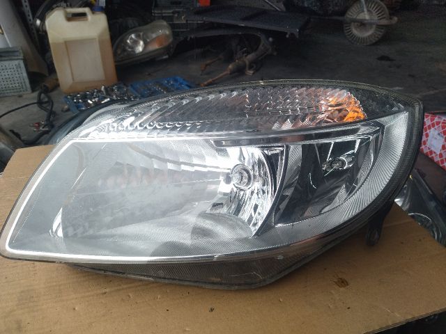 bontott SKODA ROOMSTER Bal Fényszóró