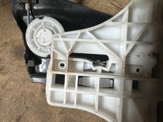 bontott SKODA ROOMSTER Bal hátsó Ablakemelő Szerkezet (Mechanikus)