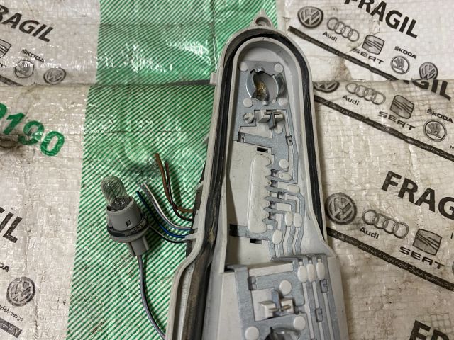 bontott SKODA ROOMSTER Bal Hátsó Lámpa Foglalat