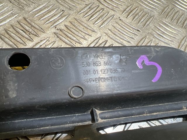 bontott SKODA ROOMSTER Bal Ködlámpa Rács