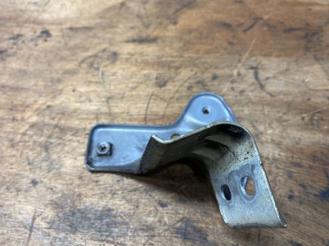 bontott SKODA ROOMSTER Bal Sárvédő Oldaltartó