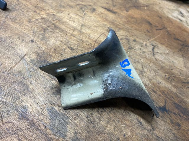 bontott SKODA ROOMSTER Bal Sárvédő Oldaltartó