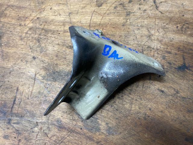 bontott SKODA ROOMSTER Bal Sárvédő Oldaltartó