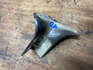 bontott SKODA ROOMSTER Bal Sárvédő Oldaltartó