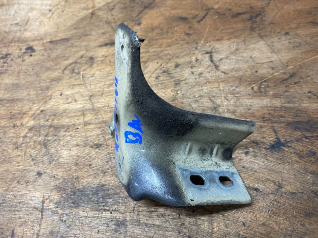 bontott SKODA ROOMSTER Bal Sárvédő Oldaltartó