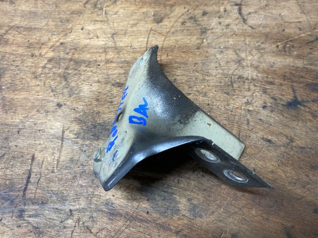 bontott SKODA ROOMSTER Bal Sárvédő Oldaltartó