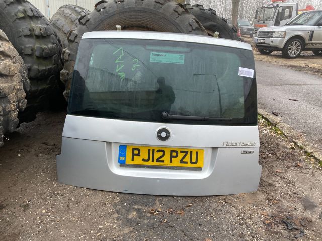 bontott SKODA ROOMSTER Csomagtérajtó (Részeivel)