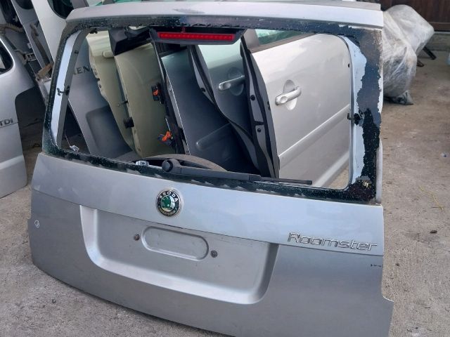 bontott SKODA ROOMSTER Csomagtérajtó (Részeivel)