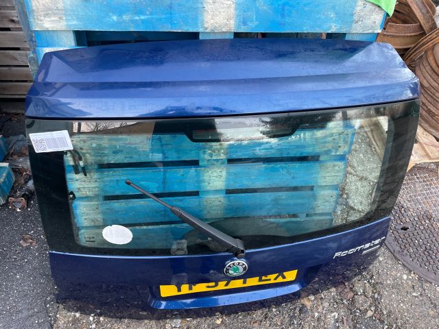 bontott SKODA ROOMSTER Csomagtérajtó (Részeivel)