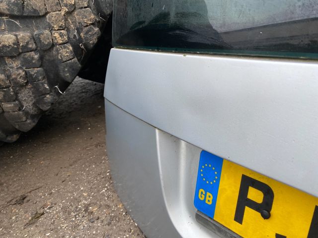 bontott SKODA ROOMSTER Csomagtérajtó (Részeivel)