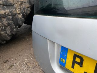 bontott SKODA ROOMSTER Csomagtérajtó (Részeivel)