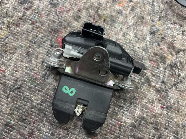 bontott SKODA ROOMSTER Csomagtérajtó Zárszerkezet