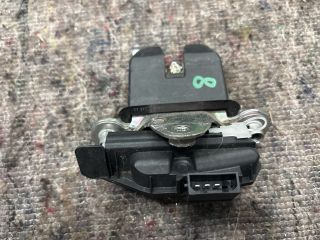 bontott SKODA ROOMSTER Csomagtérajtó Zárszerkezet