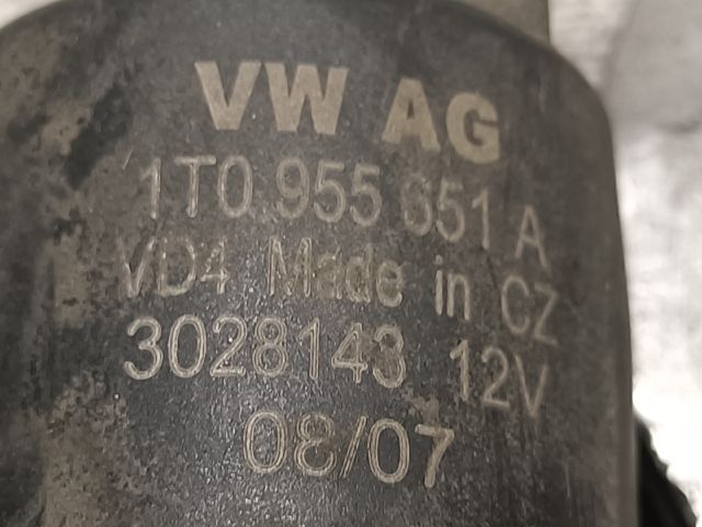 bontott SKODA ROOMSTER Első Ablakmosó Szivattyú