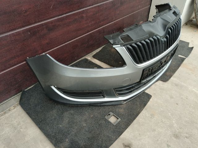 bontott SKODA ROOMSTER Első Lökhárító (Részeivel)