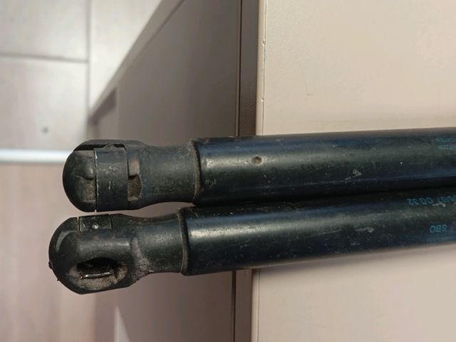 bontott SKODA ROOMSTER Gázrugós Kitámasztó Teleszkóp Pár Csomagtérajtó