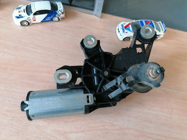 bontott SKODA ROOMSTER Hátsó Ablaktörlő Motor