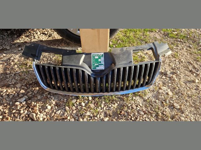 bontott SKODA ROOMSTER Hűtőrács