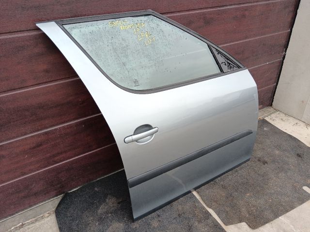 bontott SKODA ROOMSTER Jobb első Ajtó (Részeivel)