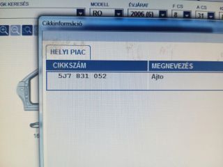 bontott SKODA ROOMSTER Jobb első Ajtó (Részeivel)