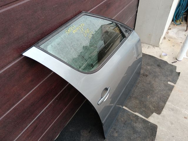bontott SKODA ROOMSTER Jobb első Ajtó (Részeivel)
