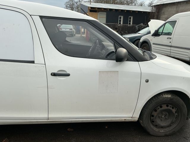 bontott SKODA ROOMSTER Jobb első Ajtó (Részeivel)