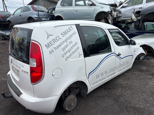 bontott SKODA ROOMSTER Jobb első Ajtó (Üres lemez)