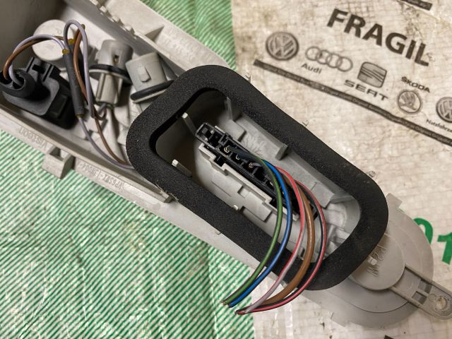 bontott SKODA ROOMSTER Jobb Hátsó Lámpa Foglalat