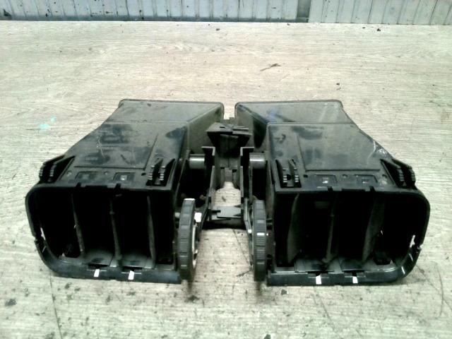 bontott SKODA ROOMSTER Középső Szellőző