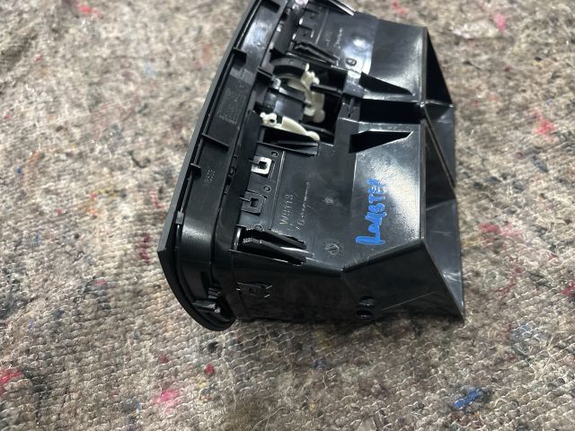 bontott SKODA ROOMSTER Középső Szellőző