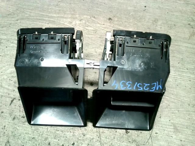 bontott SKODA ROOMSTER Középső Szellőző