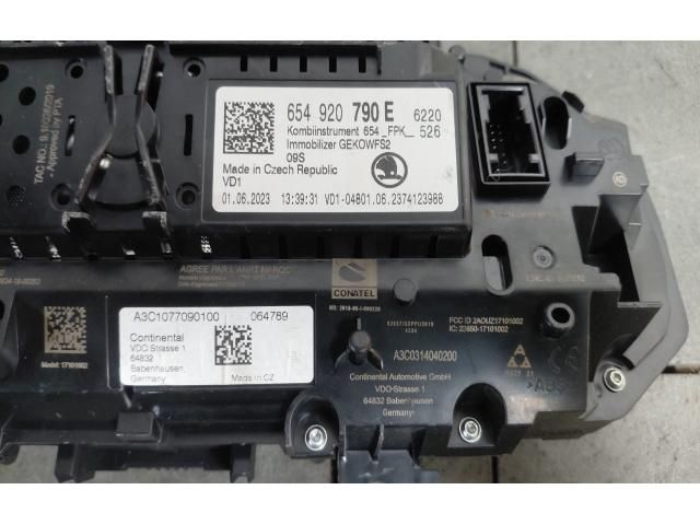 bontott SKODA SCALA Kilométeróra