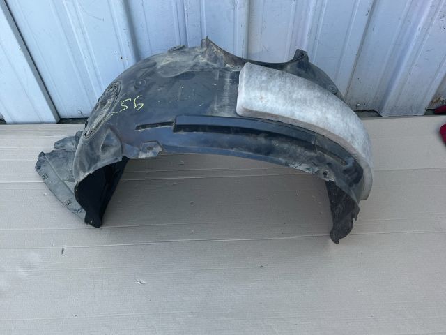 bontott SKODA SCALA Bal első Dobbetét (Kerékjárati, Műanyag)