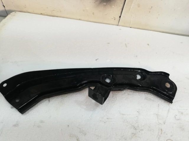 bontott SKODA SCALA Bal Fényszóró Tartó