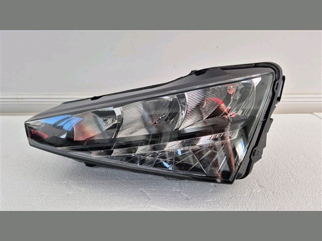 bontott SKODA SCALA Bal Fényszóró