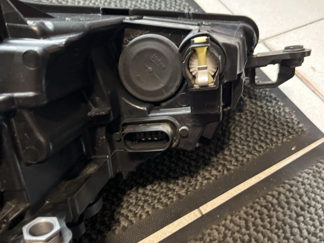 bontott SKODA SCALA Bal Fényszóró