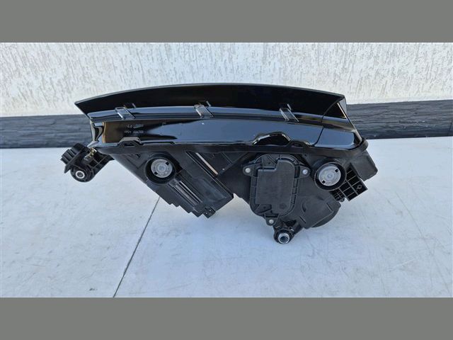 bontott SKODA SCALA Bal Fényszóró