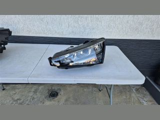 bontott SKODA SCALA Bal Fényszóró