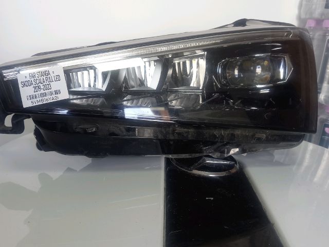 bontott SKODA SCALA Bal Fényszóró