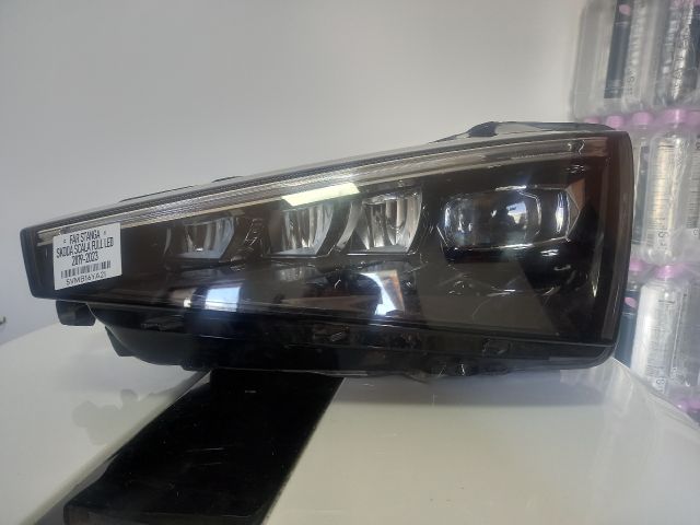 bontott SKODA SCALA Bal Fényszóró